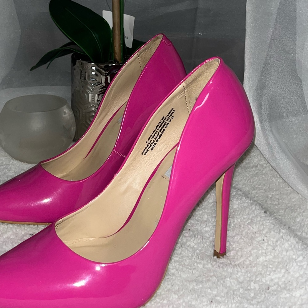 Pretty in pink 💕 Steve Madden Pink Pumps 💕 - Picture 3 of 8